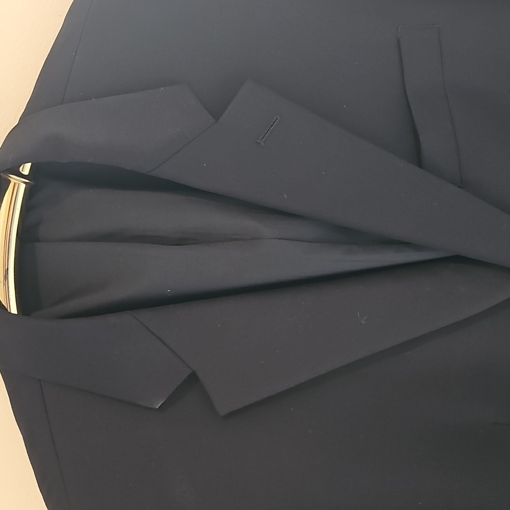Classic Black Blazer with Gold Buttons. Size 40R. 100% Wool. - Picture 2 of 10